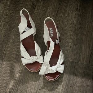 MIA Women's White Knotted Sandals